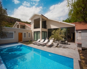 Villa Half Moon 2